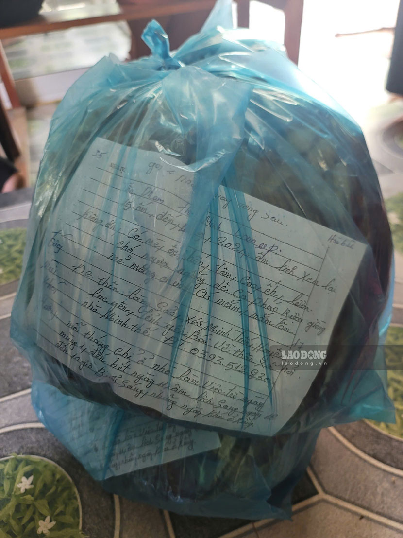 Medicine bags for various diseases cost 400,000 VND/bag/month. Photo: Bao Nguyen