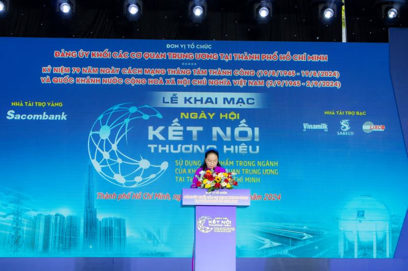 Bà Lê Thị Hồng Nga - Bí Thư Đảng ủy Khối các Cơ quan Trung ương tại TP.HCM phát biểu tại lễ khai mạc. Ảnh: SABECO