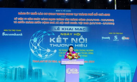 Bà Lê Thị Hồng Nga - Bí Thư Đảng ủy Khối các Cơ quan Trung ương tại TP.HCM phát biểu tại lễ khai mạc. Ảnh: SABECO