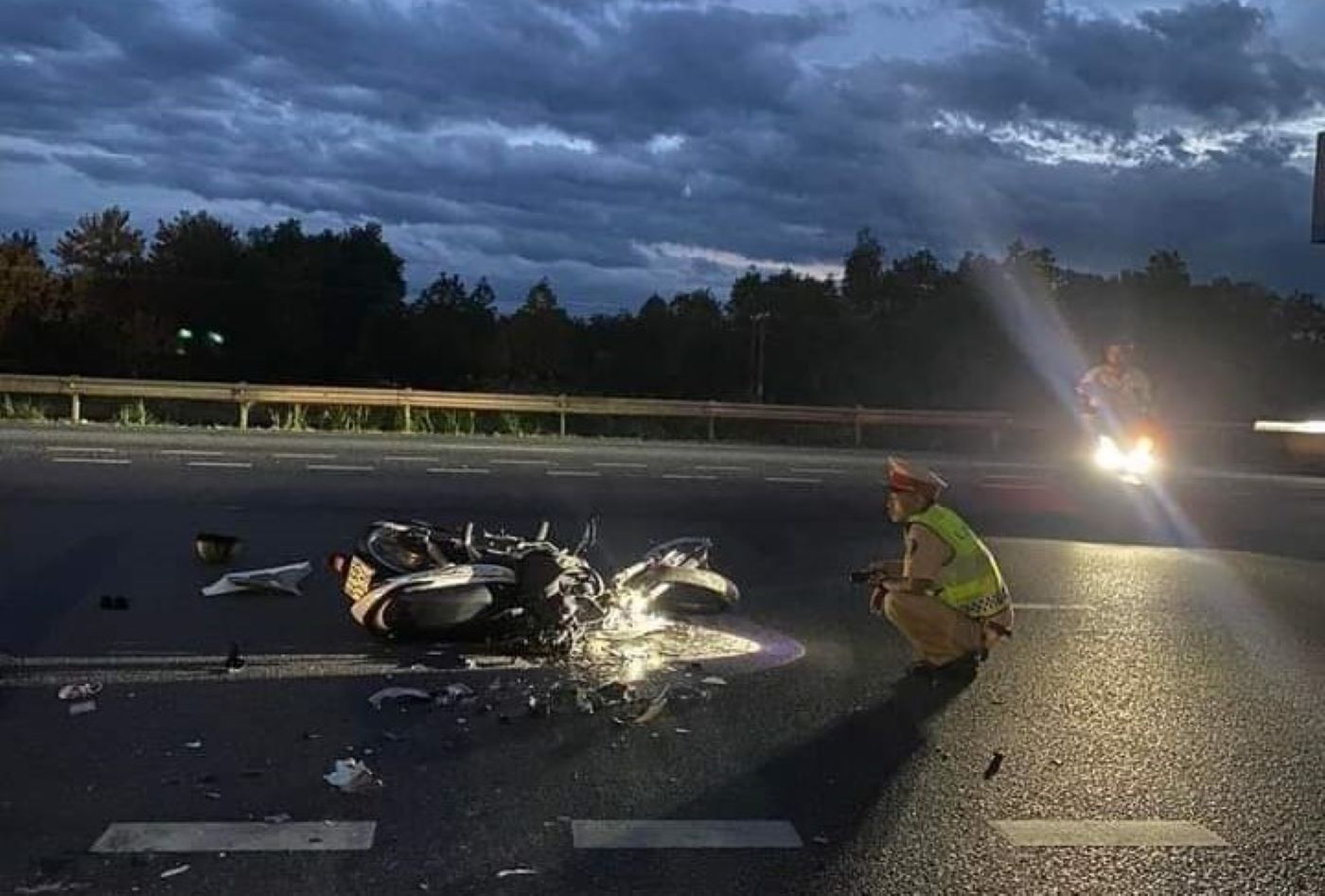 Hiện trường vụ tai nạn giao thông ở Hải Lăng. Ảnh: H.Nguyên.