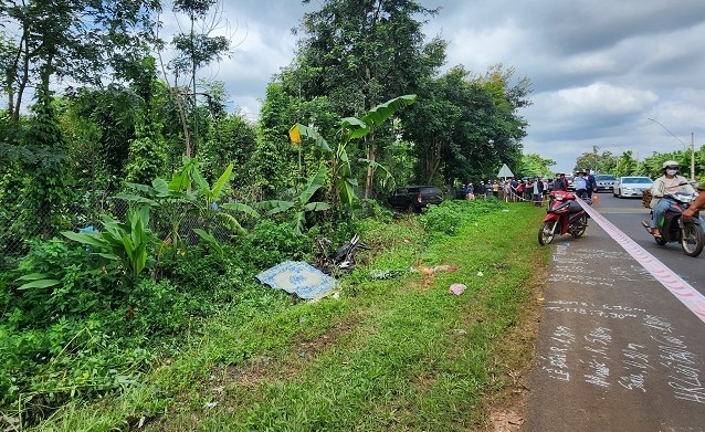 Hiện trường vụ tai nạn giao thông đặc biệt nghiêm trọng. Ảnh: Hoàng Yến