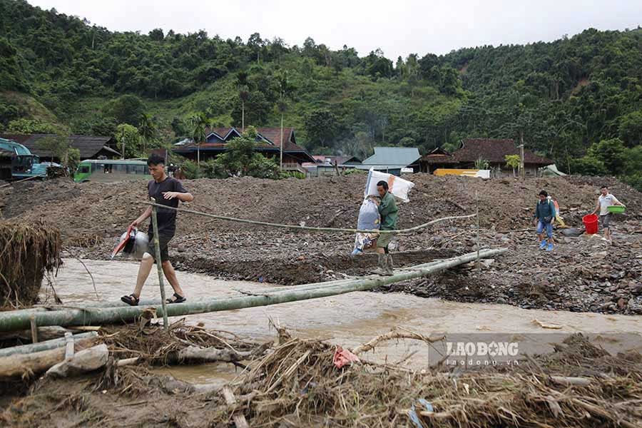 To stabilize life after natural disasters, in addition to the attention of the entire political system, the help of many organizations, unions, individuals... perhaps the people of Muong Pon border still need a period of time. It will take a very long time to return to our original peaceful life.