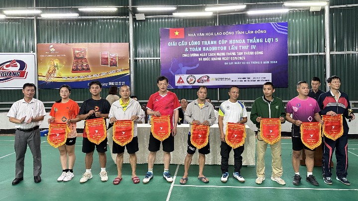 Giải thu hút hơn 200 vận động viên đến từ 16 câu lạc bộ của các cấp công đoàn tham gia. Ảnh: H.KIỆT