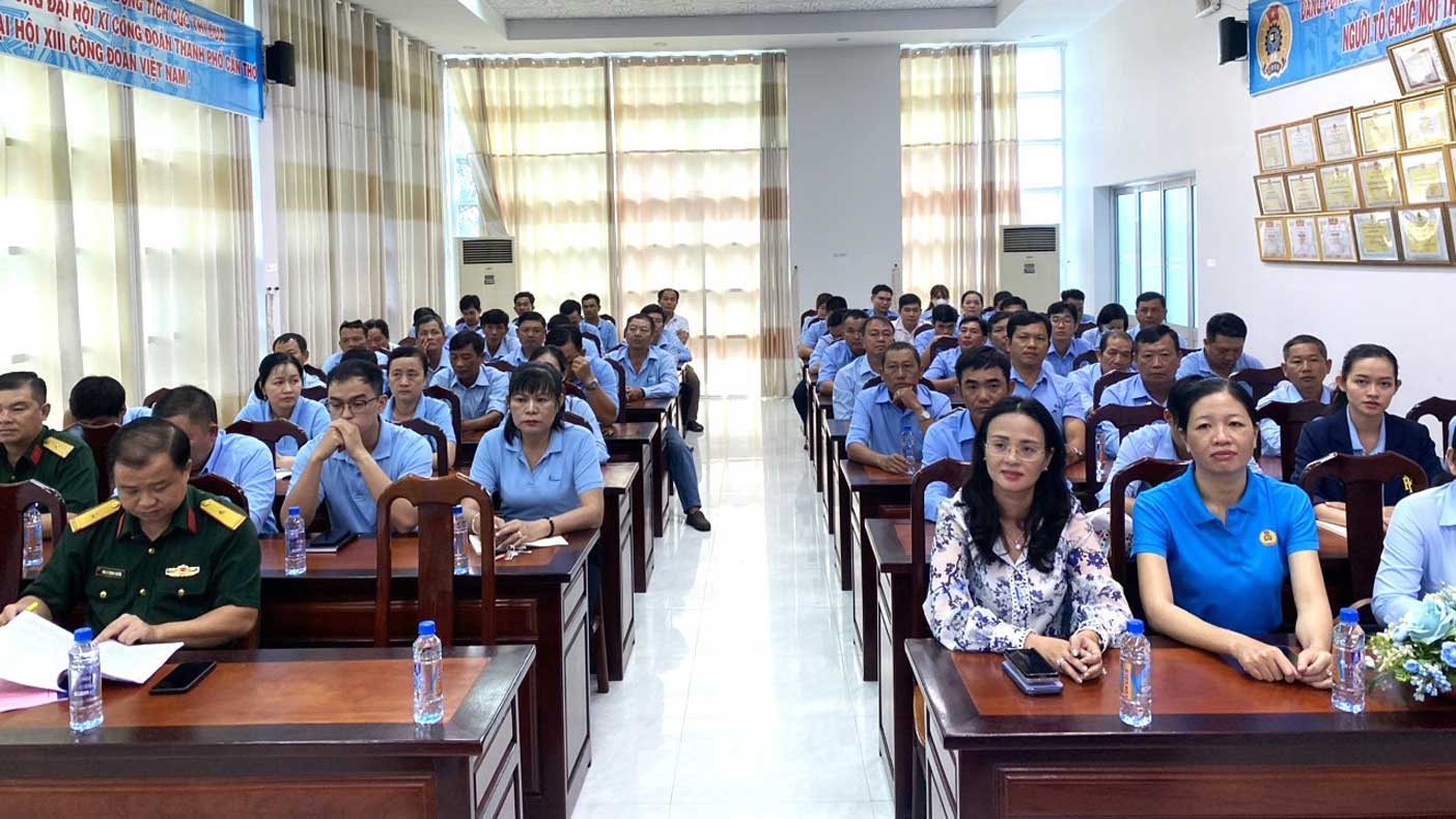 The training class equips workers with knowledge related to national defense and security. Photo: Supplier