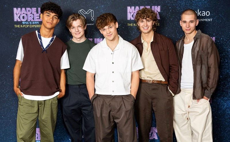 Dear Alice gồm 5 thành viên: Dexter Greenwood, James Sharp, Blaise Noon, Oliver Quinn và Reese Carter. Ảnh: SM