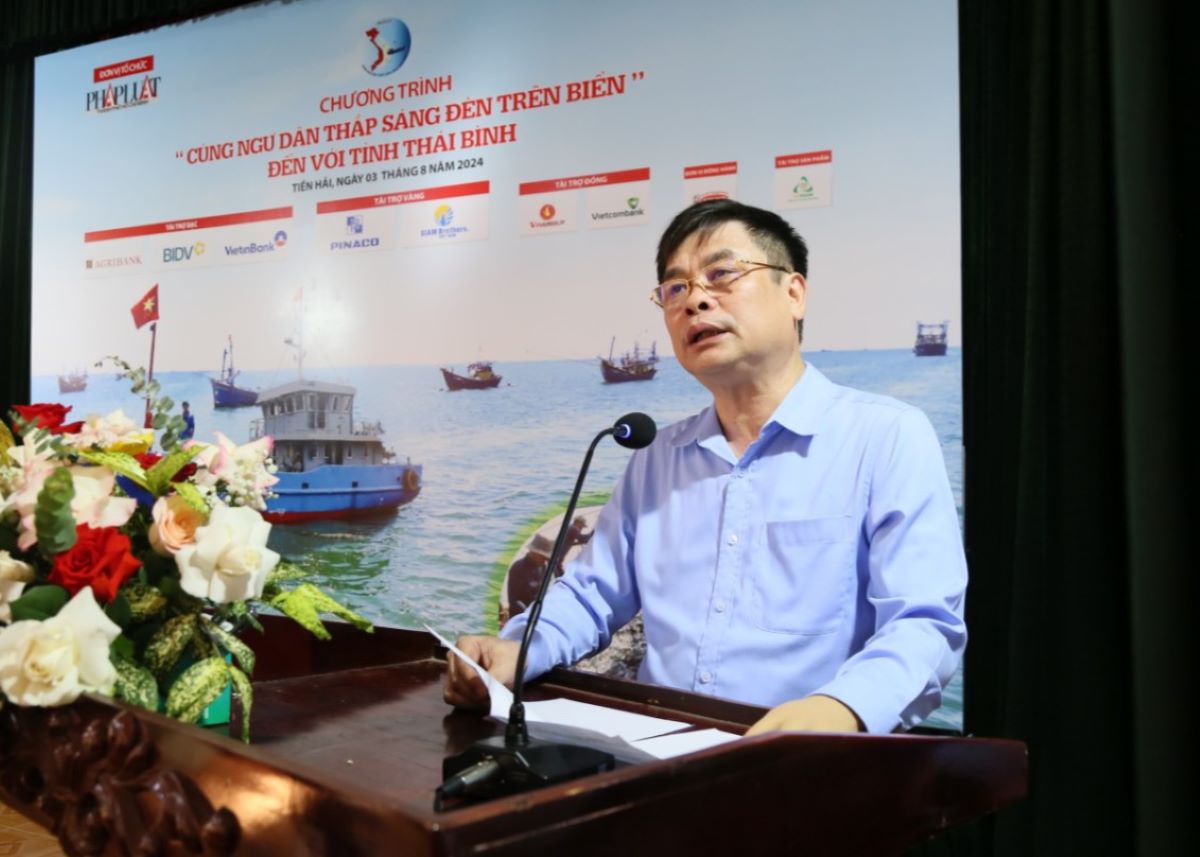 Mr. Pham Van Nghiem - Vice Chairman of Thai Binh Provincial People's Committee expressed his thanks to the Organizing Committee of Ho Chi Minh City Law Newspaper. Photo: Nam Hong