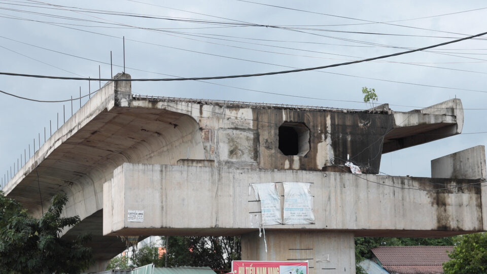 Hiện trạng cây cầu 450 tỉ giải cứu kẹt xe khu Đông TPHCM.
