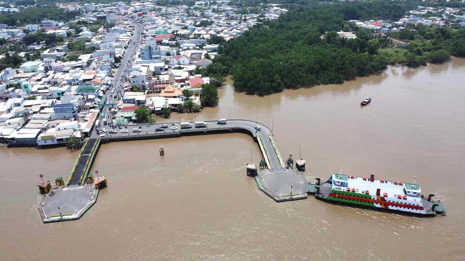 Location of Cat Lai bridge to replace the existing Cat Lai ferry connecting Ho Chi Minh City - Dong Nai. Photo: HAC