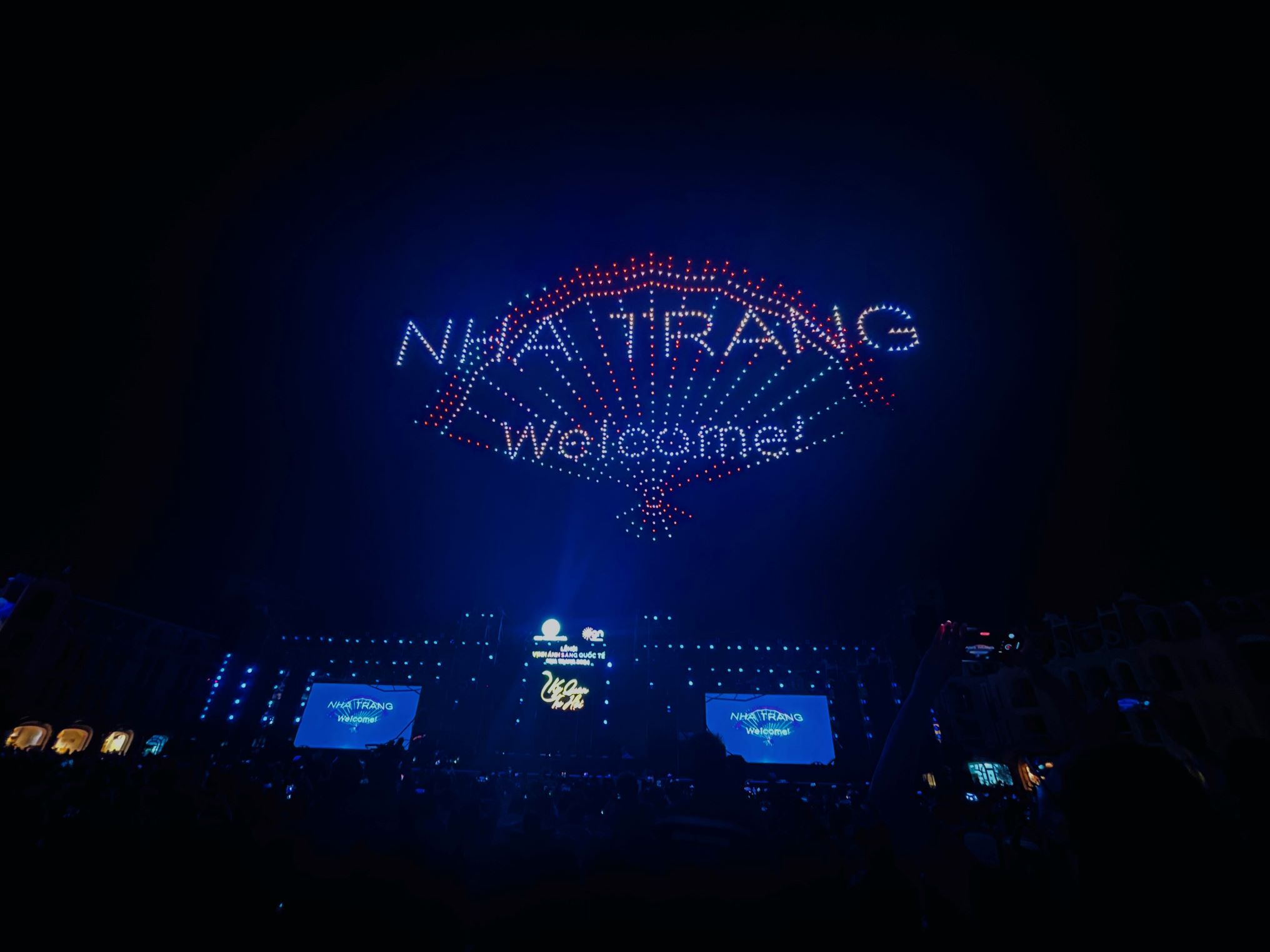 Hình ảnh ấn tượng tạo nên từ 1.000 drone ở đêm bế mạc lễ hội Vịnh ánh sáng quốc tế Nha Trang 2024. Ảnh: Phương Linh