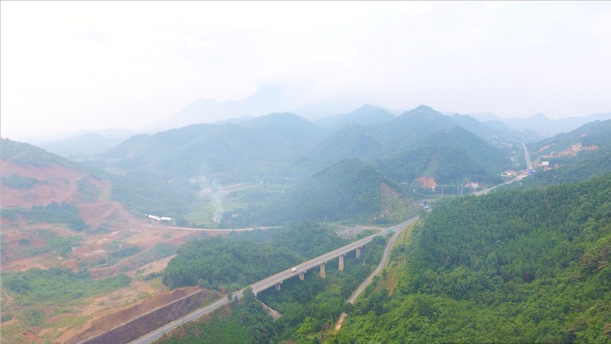 Tỉnh Hòa Bình đang nỗ lực khởi công cao tốc Hòa Bình - Mộc Châu trước ngày 2.9. Ảnh: Minh Nguyễn