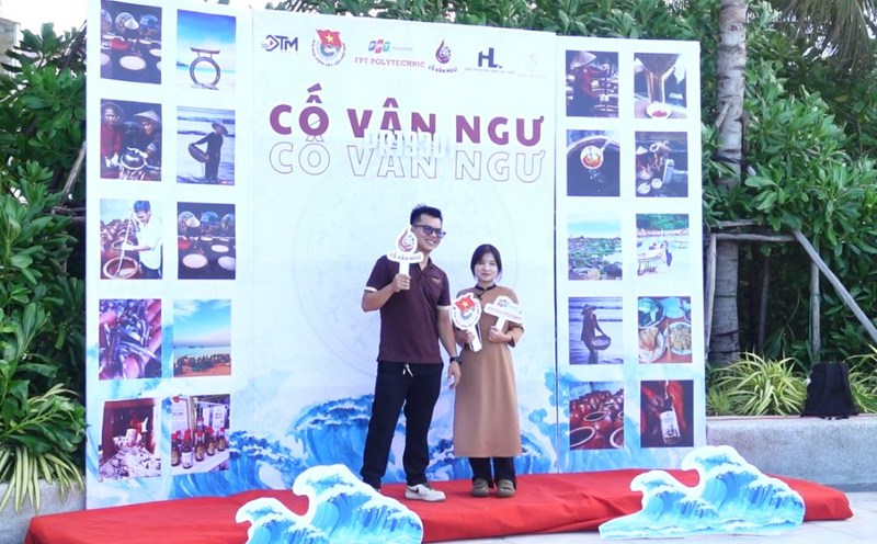 Làng nước mắm Nam Ô qua mắt bạn trẻ Đà Nẵng. Ảnh: Trần Thi