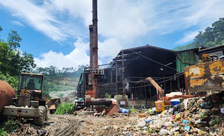 Hơn 30 người lao động tại Nhà máy xử lý rác Bảo Lộc được trở lại làm việc, cam kết được trả nợ tiền lương. Ảnh: H.ĐƯỜNG