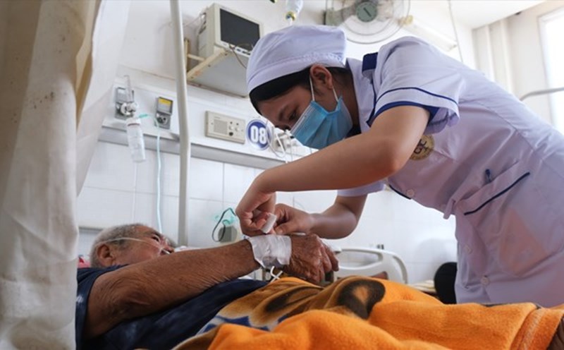 Hiện, số lượng cấp phó của Trung tâm Y tế huyện đa chức năng tiếp tục thực hiện theo quy định của Chính phủ tại Nghị định số 120/2020/NĐ-CP3. Ảnh minh họa: Phong Linh