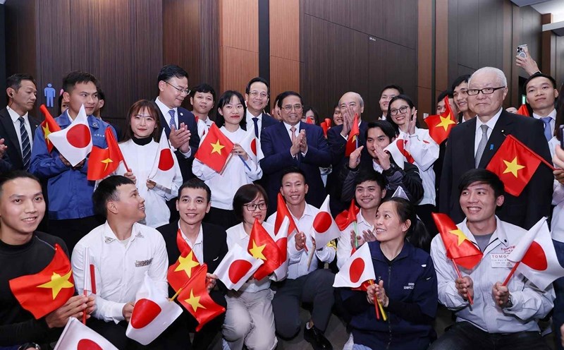 Thủ tướng Chính phủ Phạm Minh Chính gặp gỡ người lao động Việt Nam tại Nhật Bản trong chuyến công tác tại Nhật Bản ngày 16.12.2023. Ảnh: TTXVN