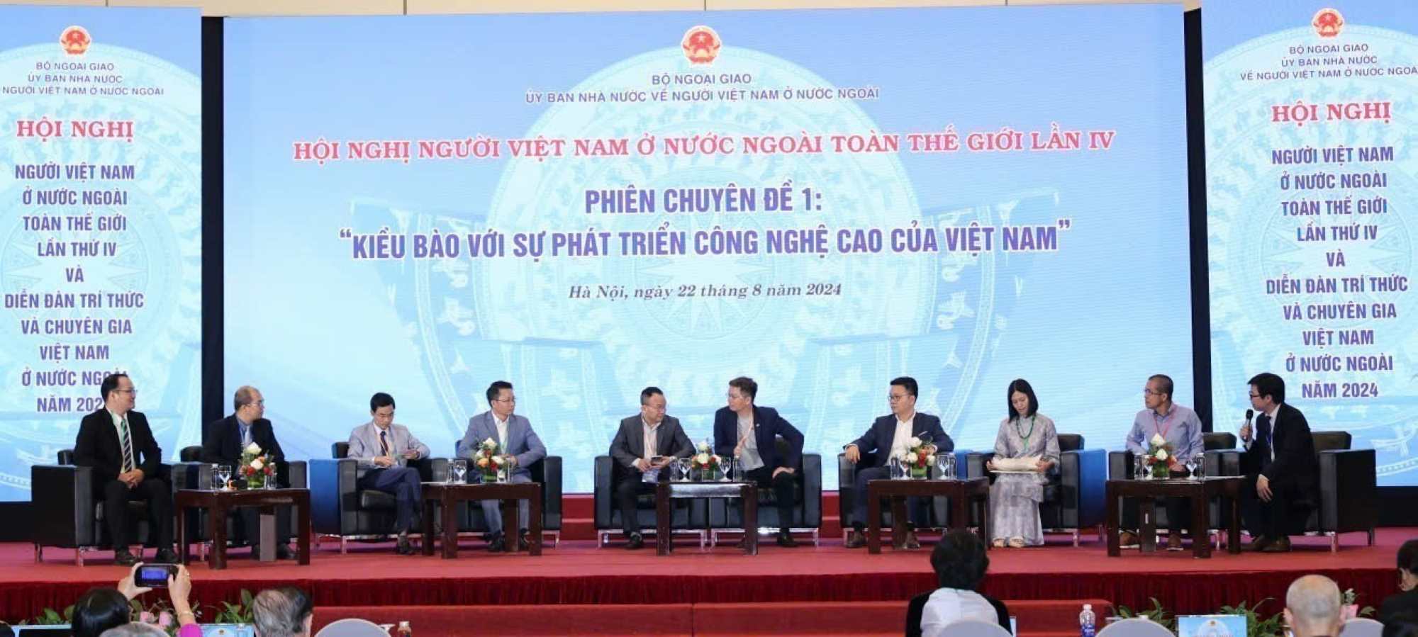 Delegates at the discussion session: "Overseas Vietnamese and Vietnam's high-tech development" at the 4th Conference of Overseas Vietnamese around the world, Forum of Overseas Vietnamese Intellectuals and Experts in 2024. Photo: VNA