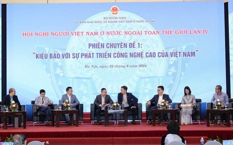 Delegates at the discussion session: "Overseas Vietnamese and Vietnam's high-tech development" at the 4th Conference of Overseas Vietnamese around the world, Forum of Overseas Vietnamese Intellectuals and Experts in 2024. Photo: VNA