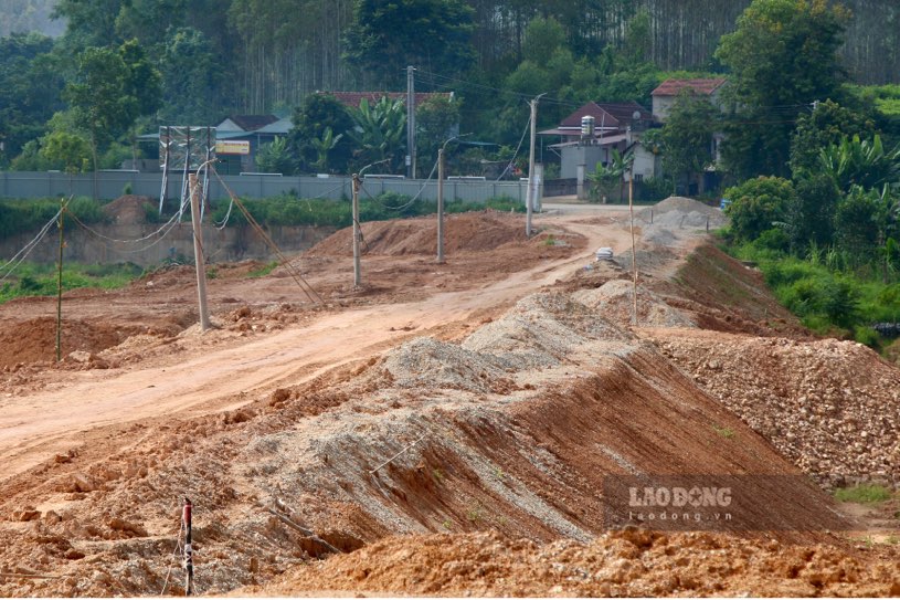 Talking to reporters, Ms. Duong Thi Hanh - Vice Chairman of Huu Lung District People's Committee said that Ho Son 1 Industrial Cluster Project is one of the key projects of the locality.