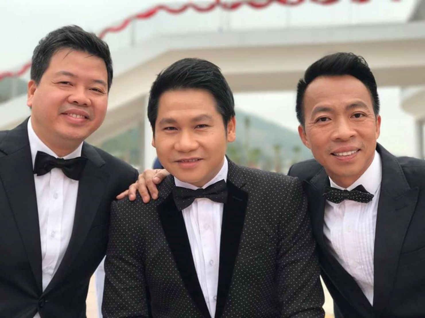 Singers Dang Duong, Trong Tan and Viet Hoan (from left to right) left a deep impression when singing revolutionary music. Photo: Provided by the character