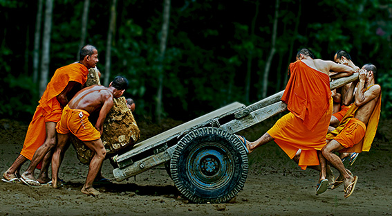 The decisive moment (Hang Pagoda, Tra Vinh).