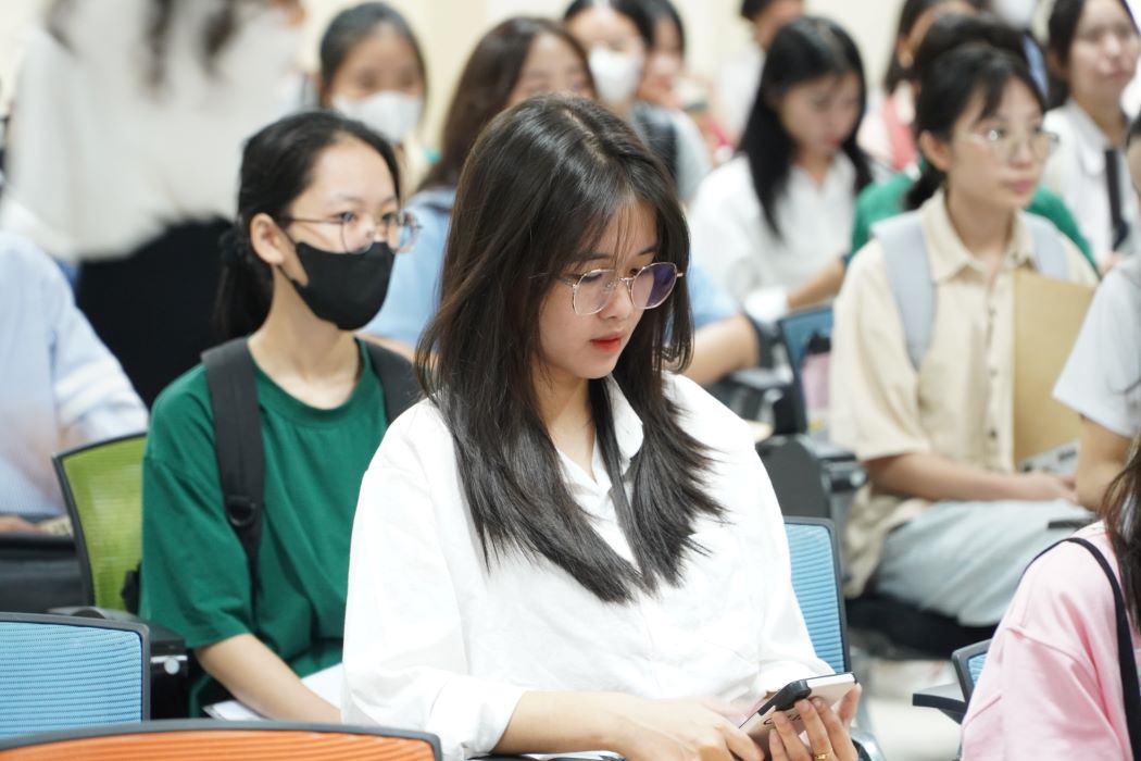 New students of Hanoi National University of Education beamed on their first day of school. Photo: Van Trang