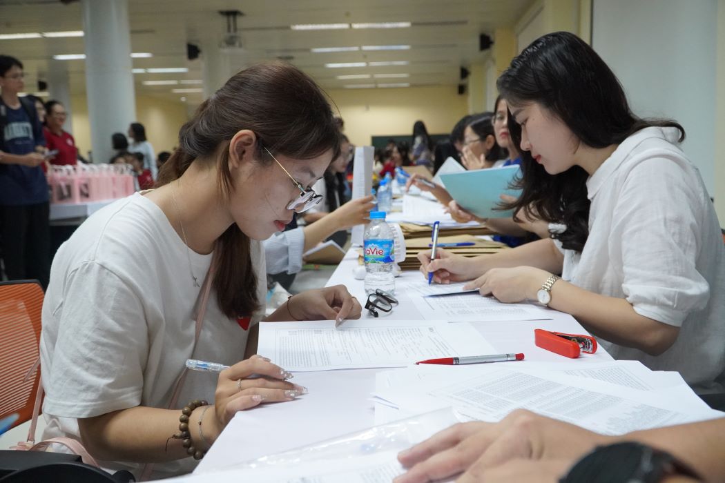 The work of welcoming students to Hanoi National University of Education is carefully prepared. Photo: Van Trang