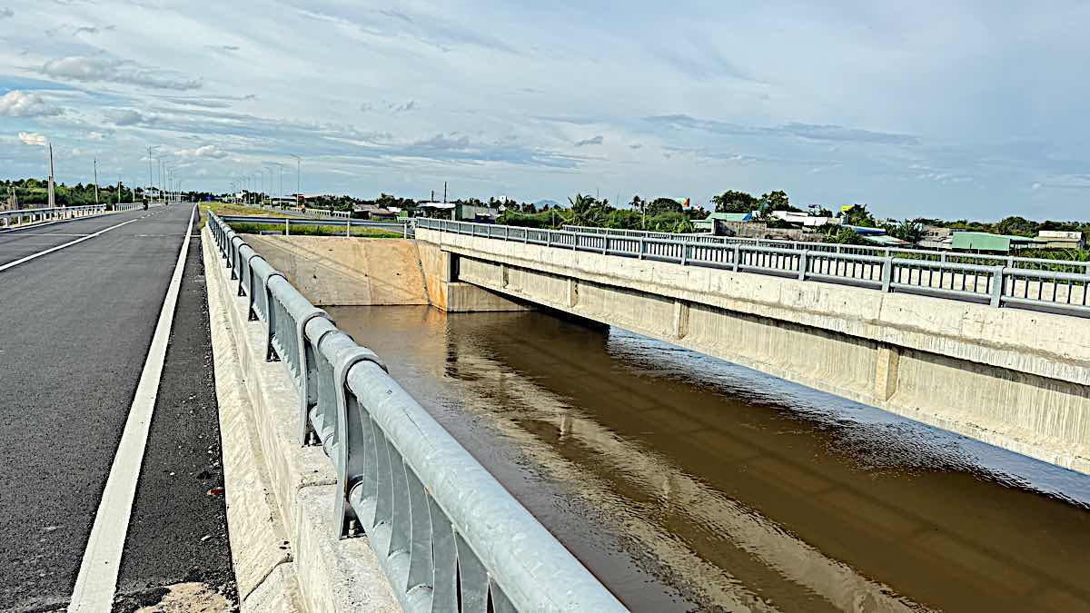 Bridge project over Highway 719B. Photo: Duy Tuan