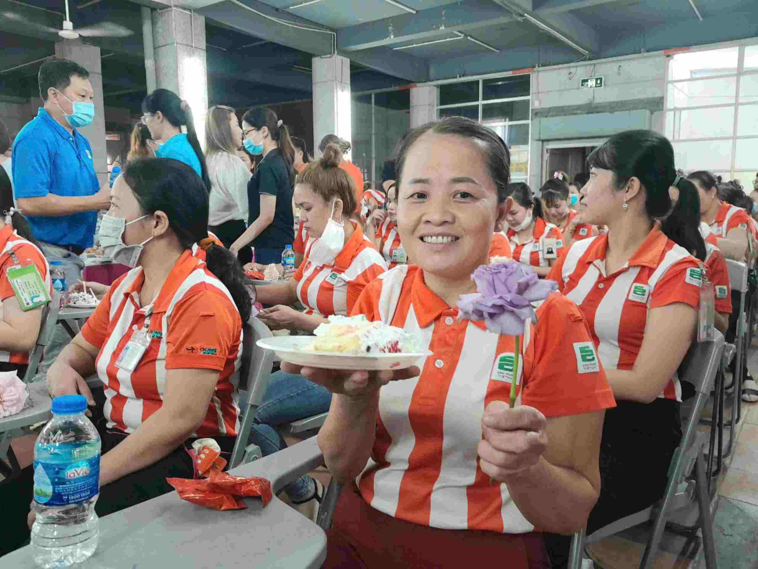 Workers were celebrated their birthdays. Photo: Provided by the Trade Union