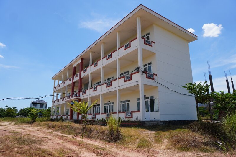 The project's three-story building is basically complete, but has been abandoned for many years. Photo: Vien Nguyen