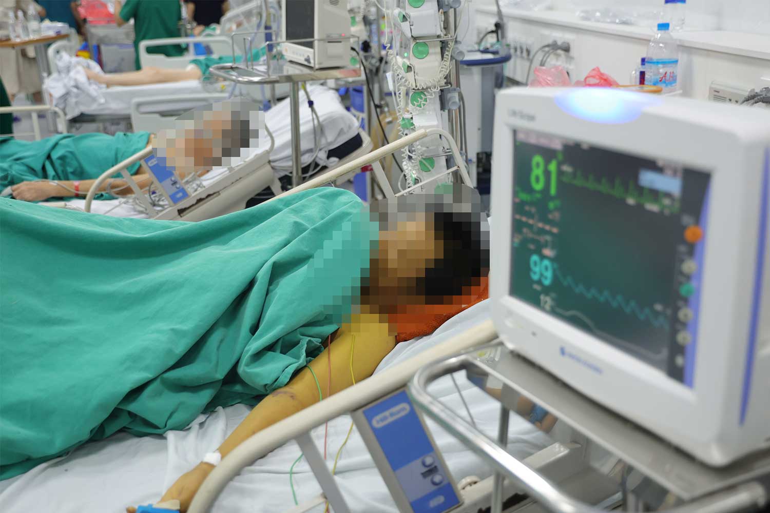 Nhập viện do dùng thuốc không rõ nguồn gốc