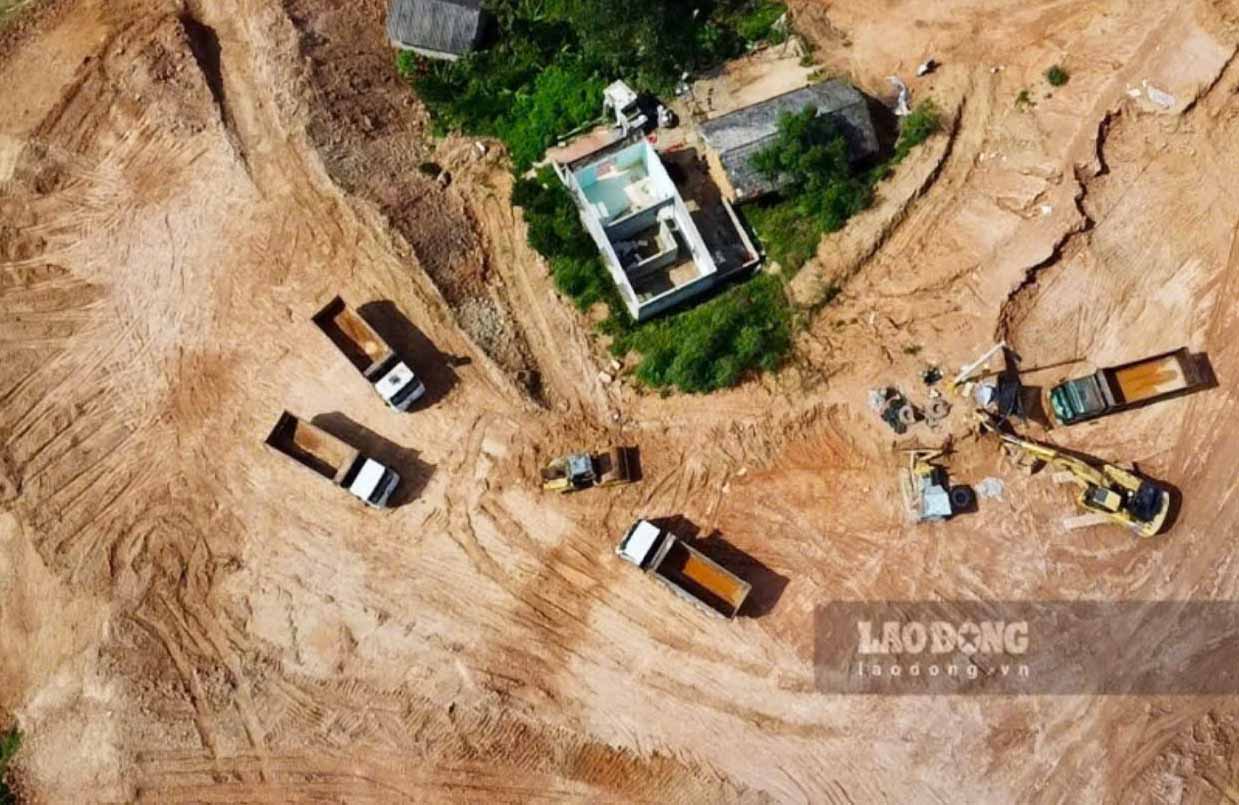 Filling fields and hills to create the largest industrial cluster in Lang Son. Photo: Nguyen Hoan