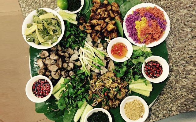A tray of food made from Muong pork. Photo: Phuong Ngoan