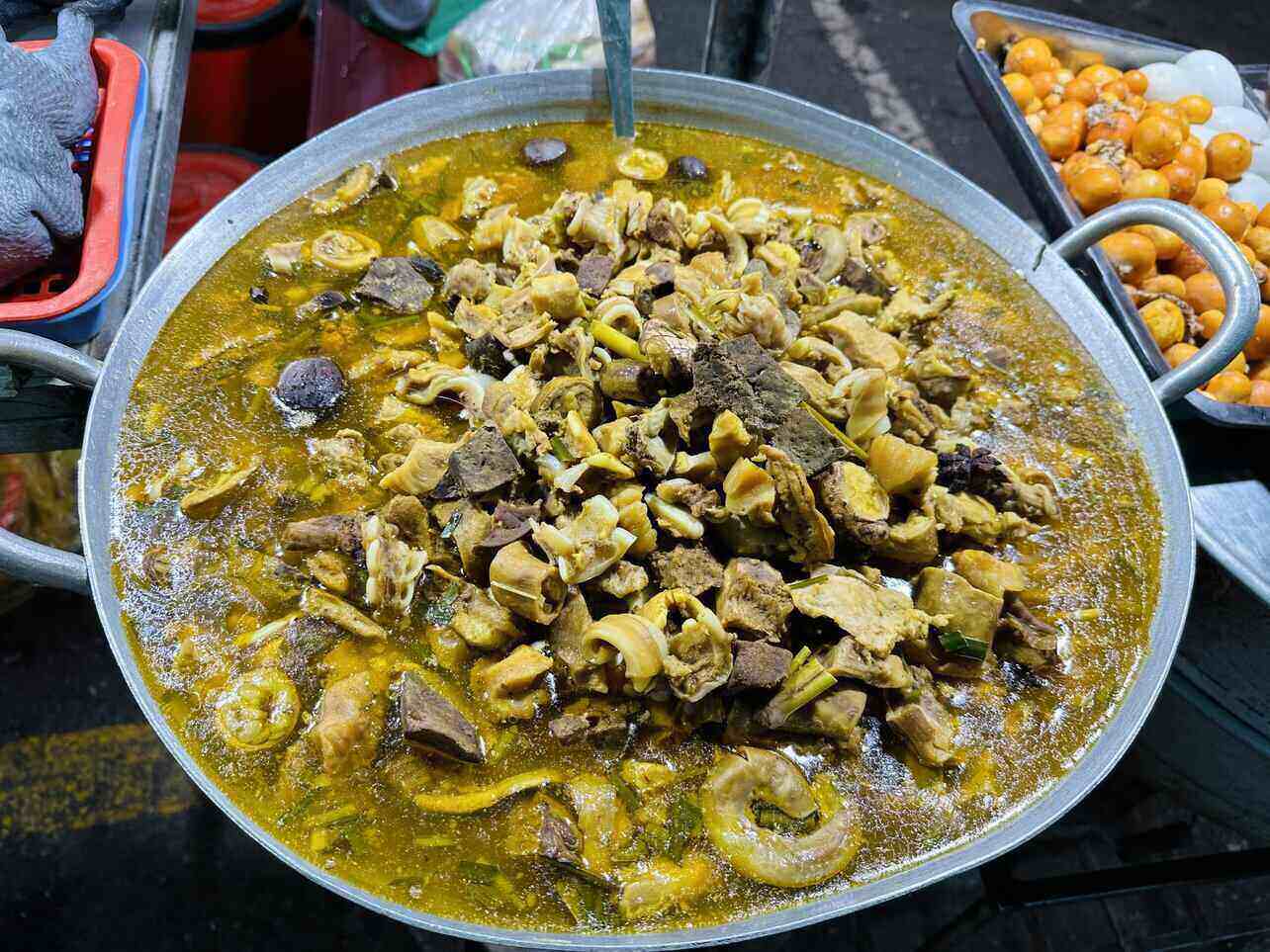 Thang co was originally made from horse meat, bones and organs, but over time, beef and buffalo thang co was added. Photo: Xuan Xuan