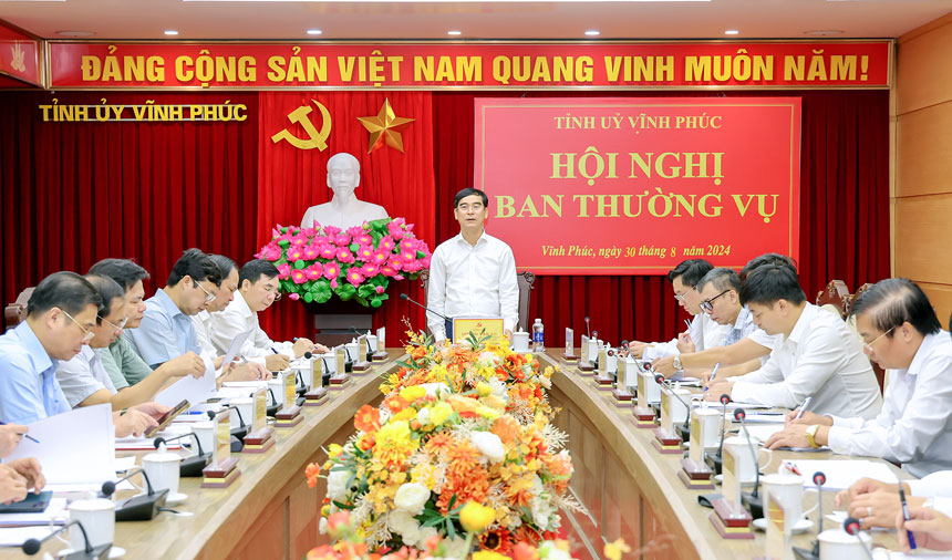 Mr. Duong Van An, Secretary of Vinh Phuc Provincial Party Committee chaired the conference. Photo: Khanh Linh