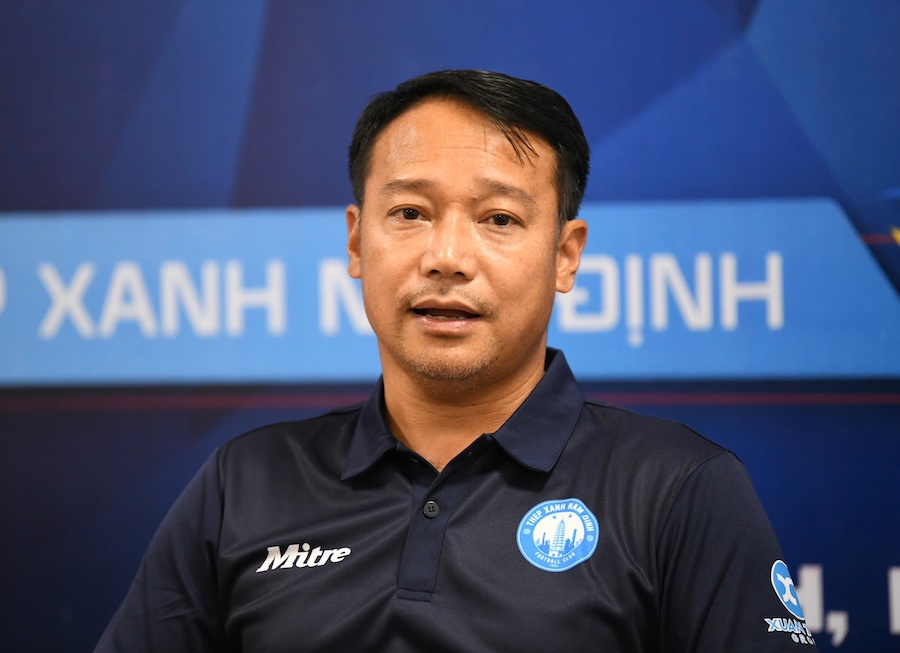 Coach Vu Hong Viet and Nam Dinh aim to win the Super Cup. Photo: Quynh Anh