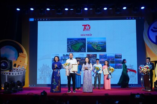 The authors with the best works received the contest awards. Photo: Organizing Committee