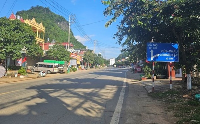 Sơn La hạn chế xe trên Quốc lộ 6 để tổ chức hoạt động du lịch. Ảnh: Minh Nguyễn