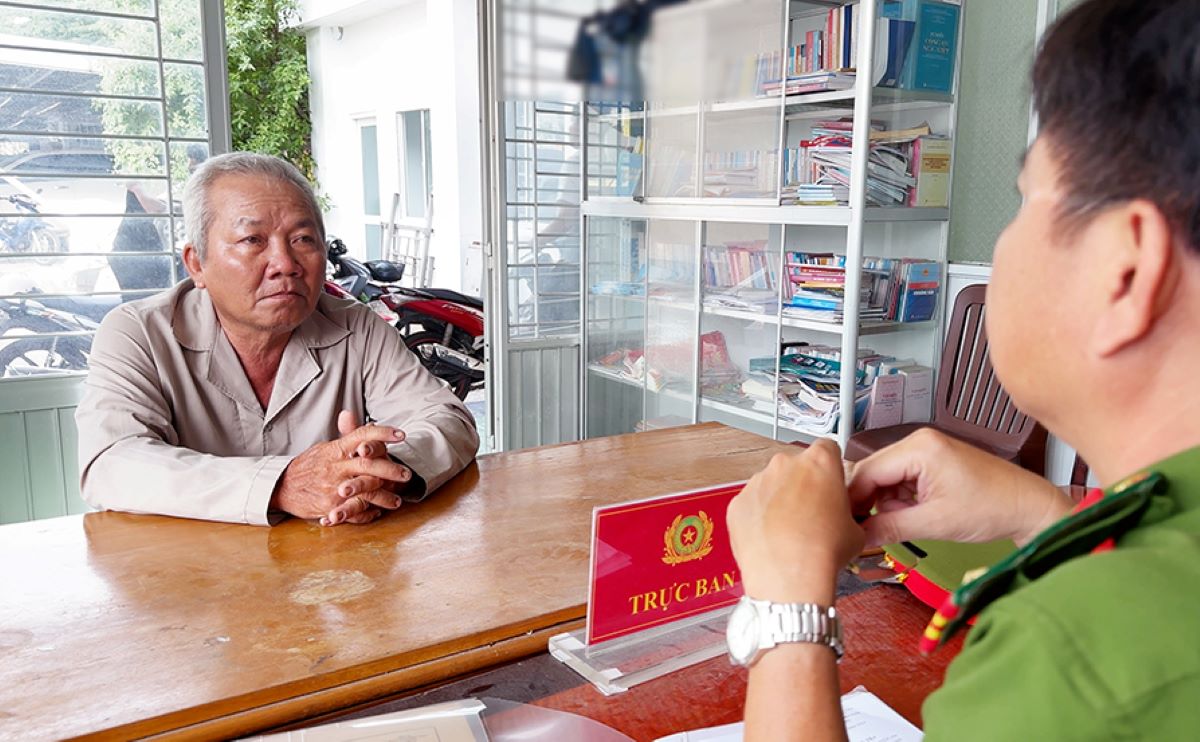  Công an tỉnh An Giang tạm giữ hình sự Hồ Văn Útvề hành vi “Giết người“. Ảnh: Vũ Tiến