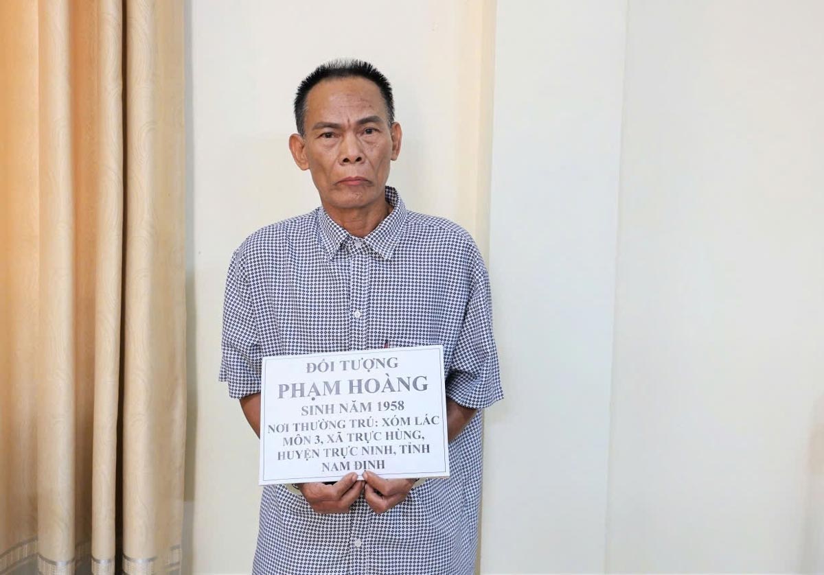 Đối tượng Phạm Hoàng tại cơ quan an ninh điều tra. Ảnh: Công an tỉnh Nam Định