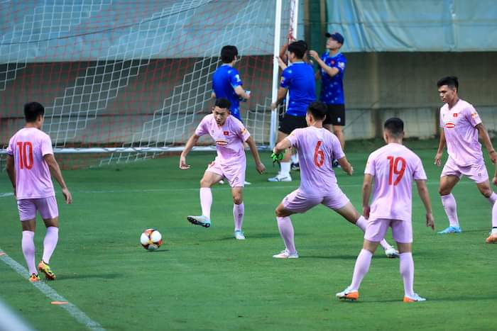 On the afternoon of August 30, the Vietnamese team had its first training session to prepare for the matches at the LPBank Cup 2024 international friendly tournament.