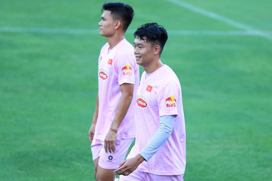 The Vietnamese national team players began gathering on the morning of August 30 and went to the field to practice in the afternoon of the same day. According to the records, the players remained in a relaxed and happy spirit.