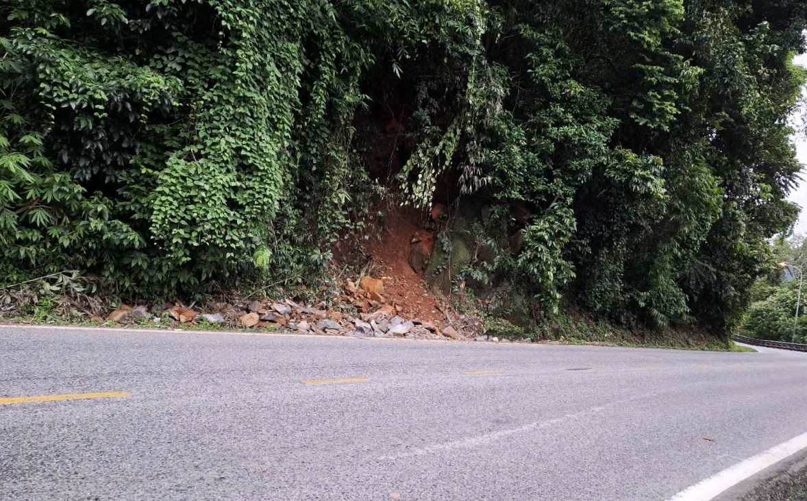 The road through Bao Loc Pass is prone to landslides during the rainy season. Photo: Phan Tuan