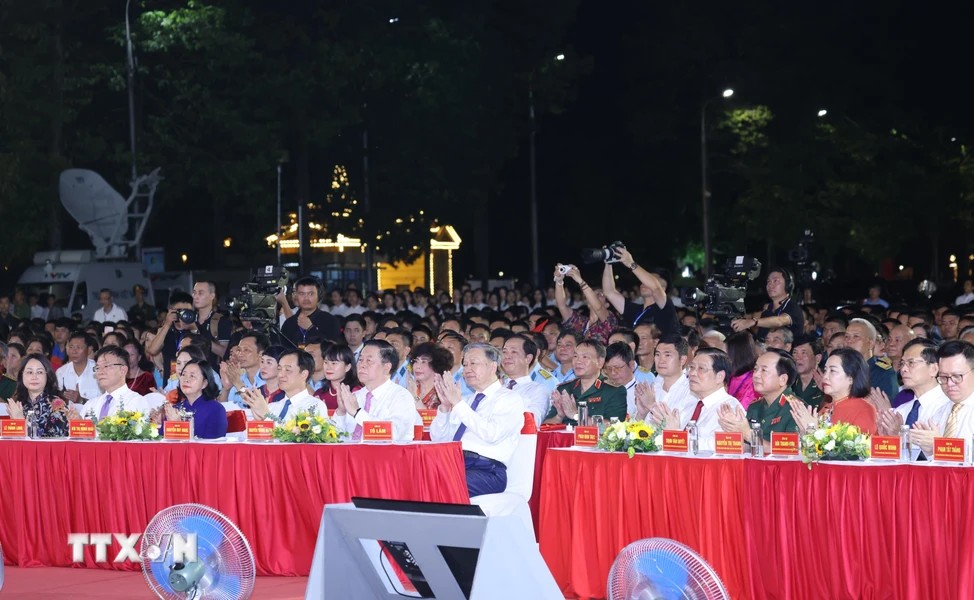 General Secretary and President To Lam and delegates attending the program. Photo: Lam Khanh/VNA