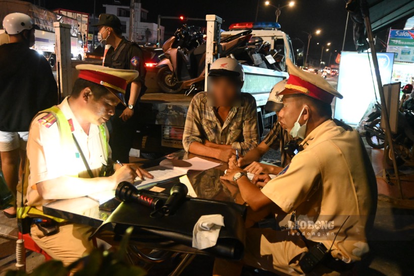 The Traffic Police Force of Tien Giang Provincial Police handles violations of road traffic laws, especially violations that lead to traffic accidents.