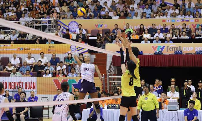 Tuyển bóng chuyền nữ Việt Nam gặp Korabelka (Nga) tại chung kết VTV Cup 2024. Ảnh: Hoàng Huê