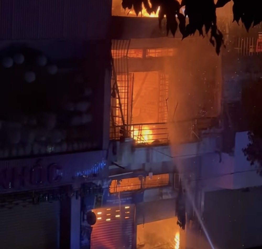 Scene of a fire at a high-rise building in Go Vap district. Photo: Dong Hoang