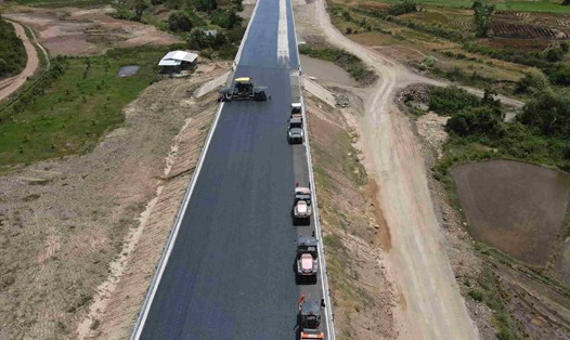 Cao tốc Vân Phong – Nha Trang dài hơn 83km, đi qua thị xã Ninh Hòa và 3 huyện Vạn Ninh, Khánh Vĩnh, Diên Khánh tỉnh Khánh Hòa.