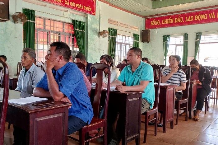 People of Krong Nang district attend a vocational training class organized by the district authorities. Photo: Bao Trung