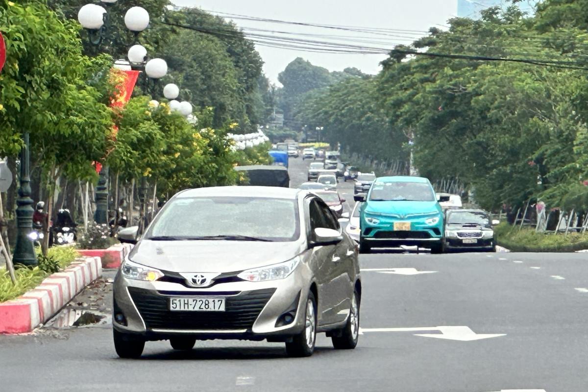 Nhiều phương tiện biển ngoại tỉnh di chuyển đến khu vực trung tâm Vũng Tàu, nhưng lưu thông vẫn khá thông thoáng. Ảnh: Thành An