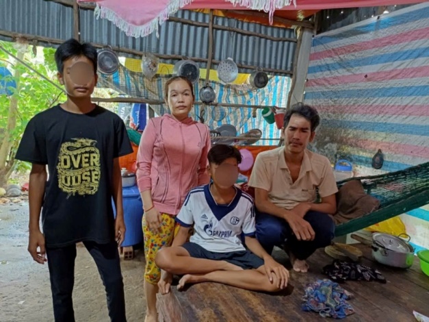 Chị Xết, người vợ tảo tần phải lo hết gánh nặng gia đình dù sức khỏe không cho phép. Ảnh: CTV