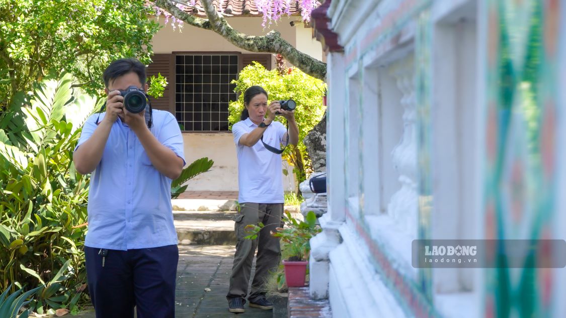 Nhà Huỳnh Kỳ là ngôi nhà có đường nét cổ kính, vật liệu, phong cách trang trí tiêu biểu cho kiến trúc Pháp đầu thế kỷ XX. Tuy nhiên, phần lớn tiện nghi trong nhà cũng như cách bố trí và đề tài một số tranh vẽ như ngư, tiều, độc, mục, làng quê.....thì mang phong cách Á Đông - thuần Việt.